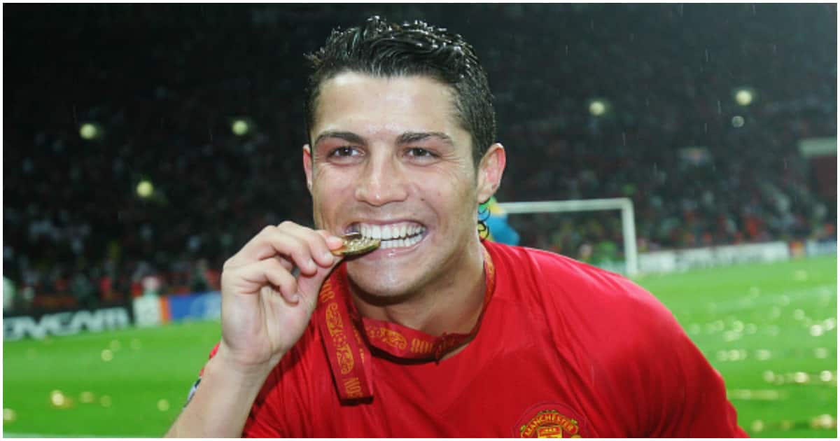Cristiano Ronaldo celebrates with his medal during his first spell at Man United. Photo: Getty Images.