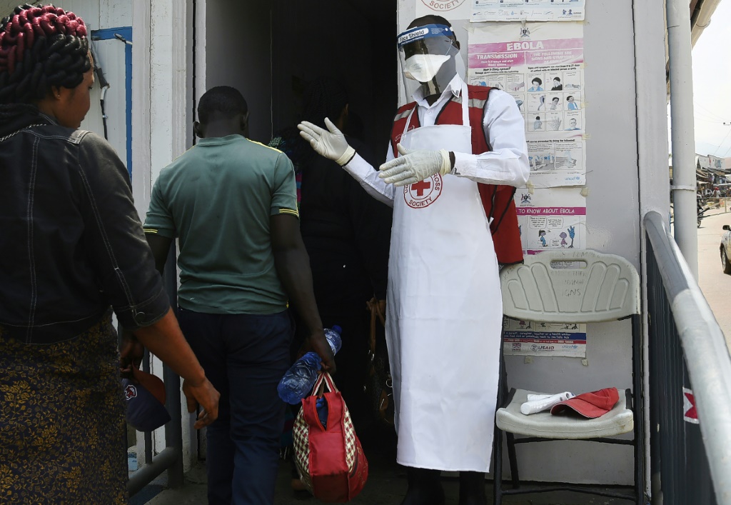 People who are infected with Ebola do not become contagious until symptoms appear