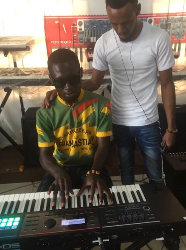 Osei wows Ghanaians with his amazing music skills despite his blindness (Photos)