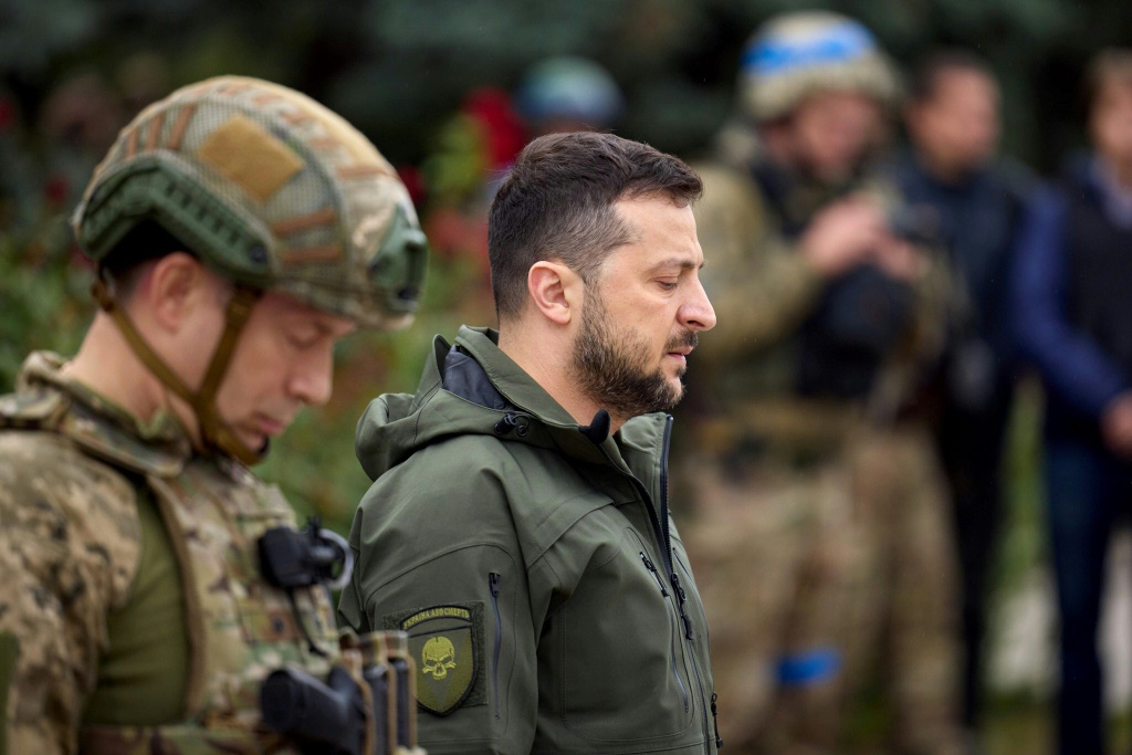 President Volodymyr Zelensky's visit to Izyum comes at a decisive moment in the invasion