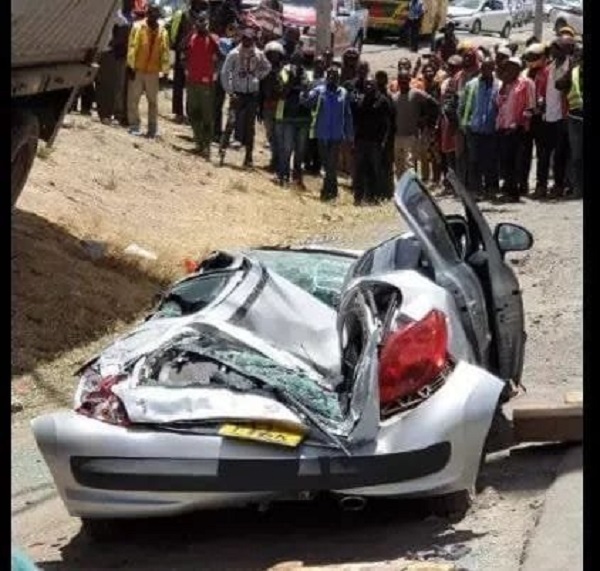 Container falls on woman’s car moments after stepping out with her baby (Photos)