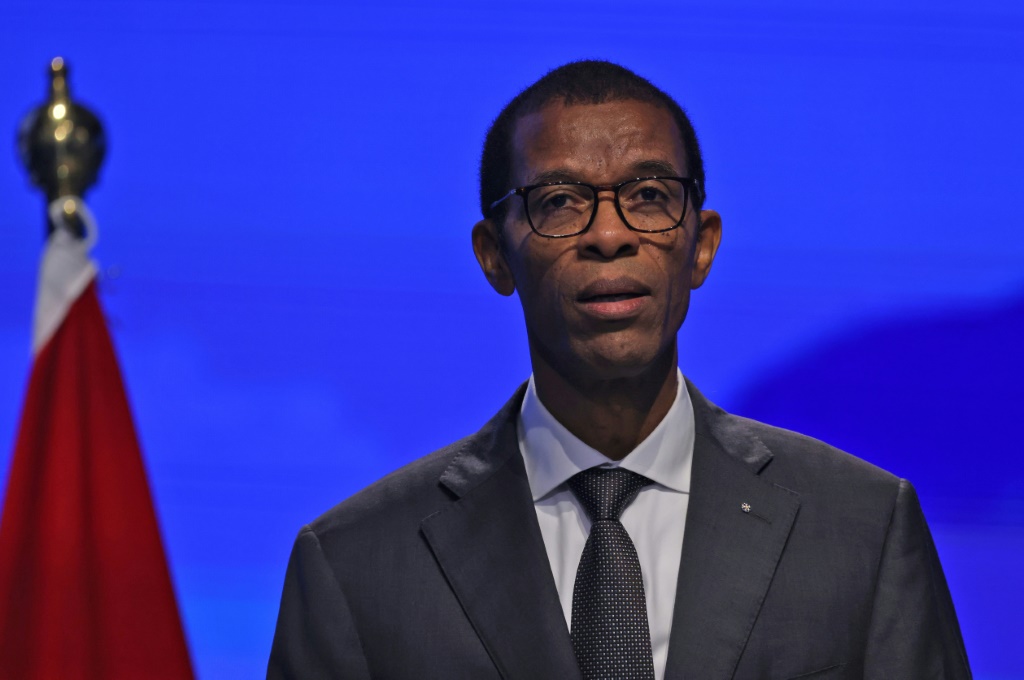Senegalese Environment Minister Alioune Ndoye accuses wealthy polluter nations at the climate talks of a "lack of leadership" in mitigating greenhouse gas emissions