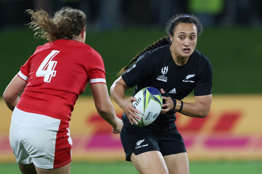 New Zealand captain Ruahei Demant (R) was key to the Black Ferns winning the World Cup