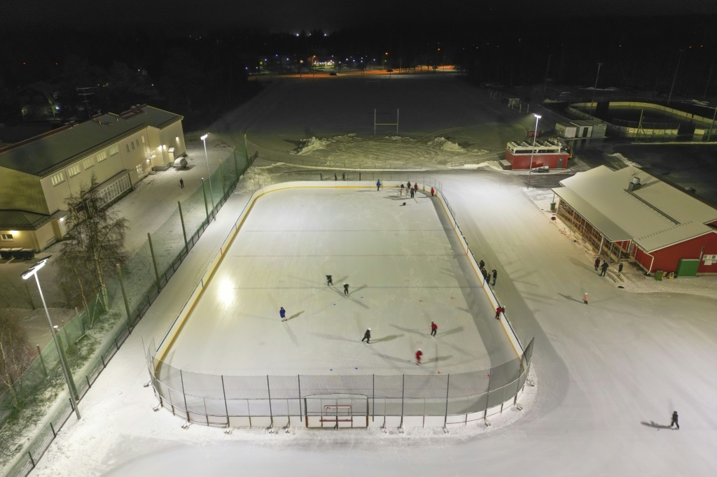 After rising costs made it too expensive to open their arena, Ahmat is practicing at outdoor public rinks