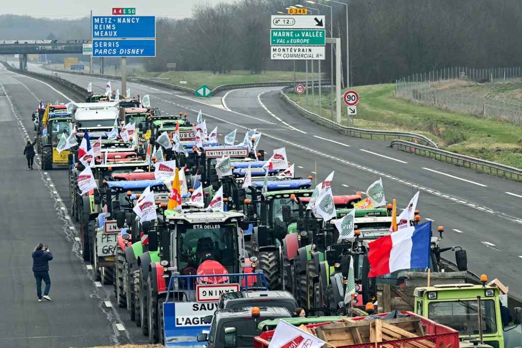 No end in sight for the French protests