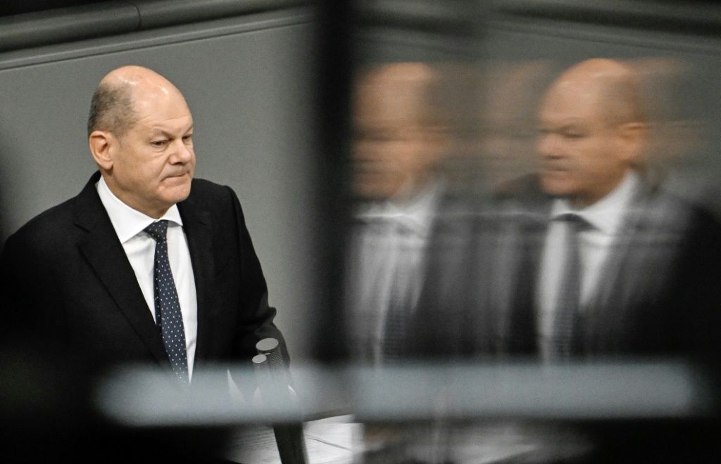 German Chancellor Olaf Scholz is struggling to find a way through the budget crisis