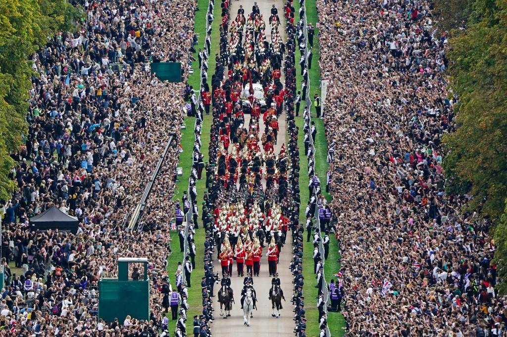 The ceremonial procession of the queen's coffin travelled down the Long Walk to Windsor Castle