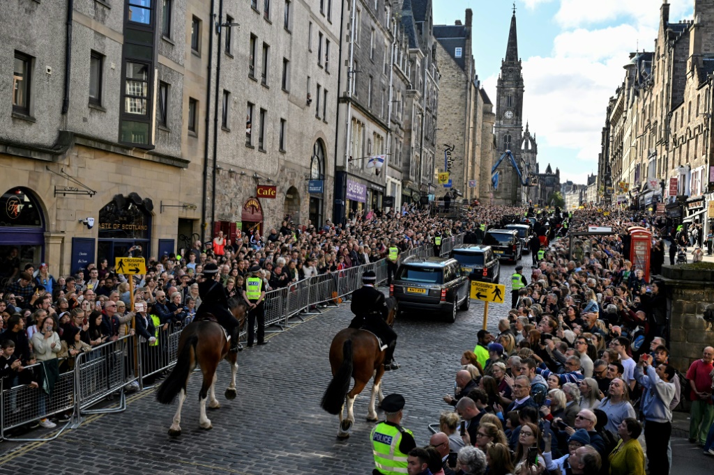 People lined the route along the Royal Mile to watch the procession make its way to the ancient place of worship as cannon fired at one-minute intervals from Edinburgh Castle