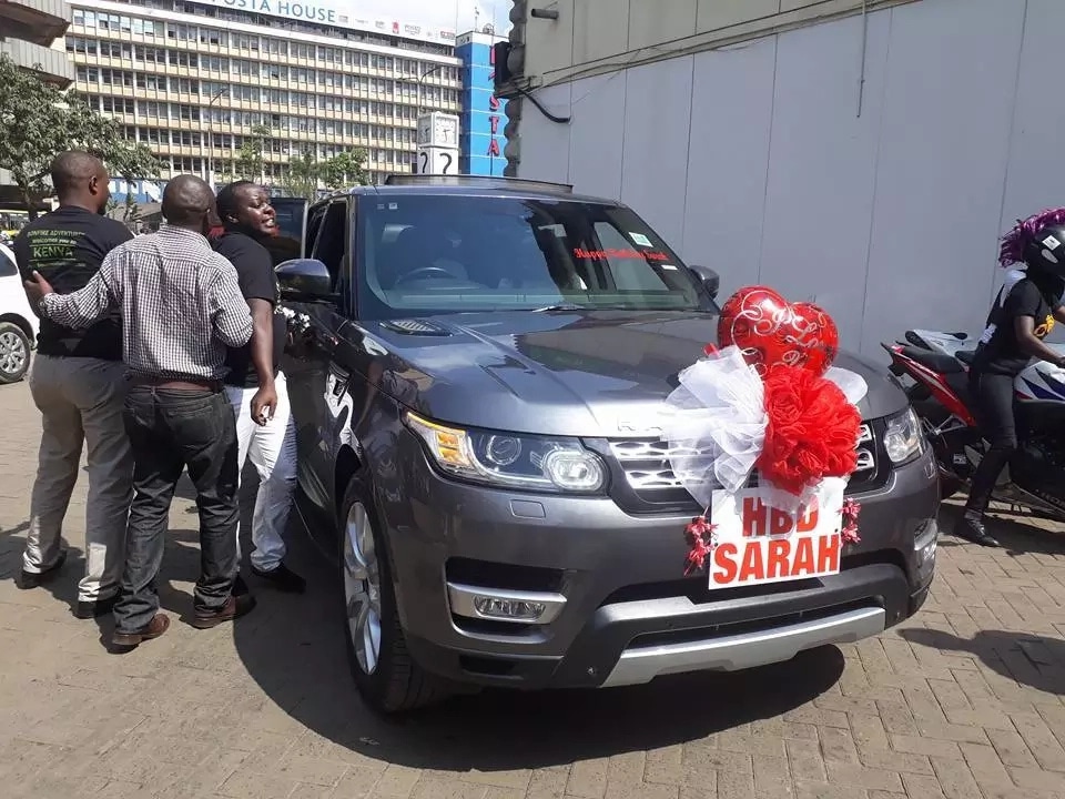 Rich man surprises wife with brand new Range Rover for birthday (photos)