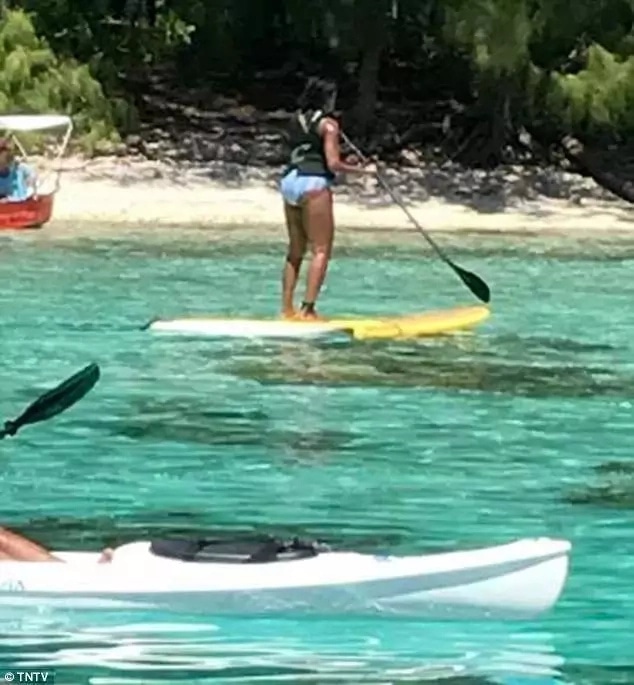 Barack and Michelle Obama pictured in holiday mode on EXOTIC island (photos)