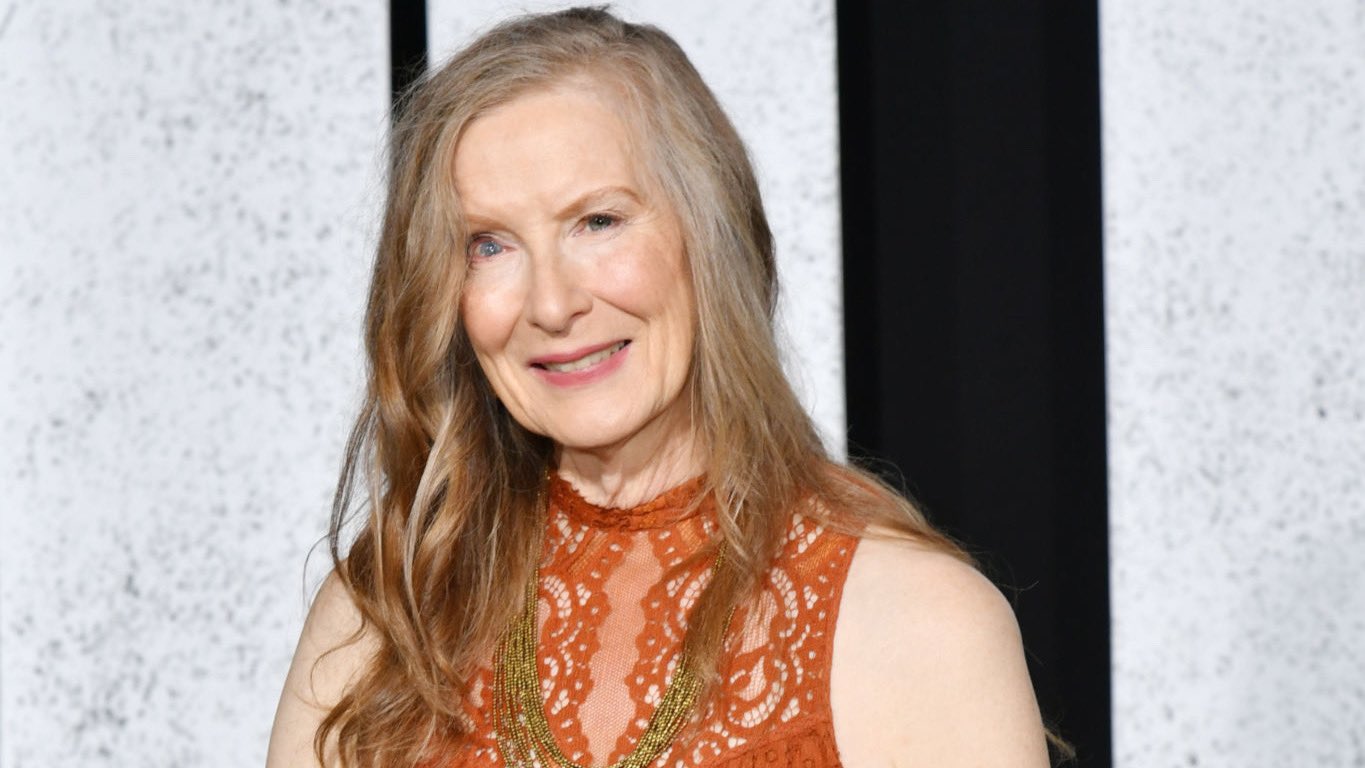 What happened to Frances Conroy's eye?