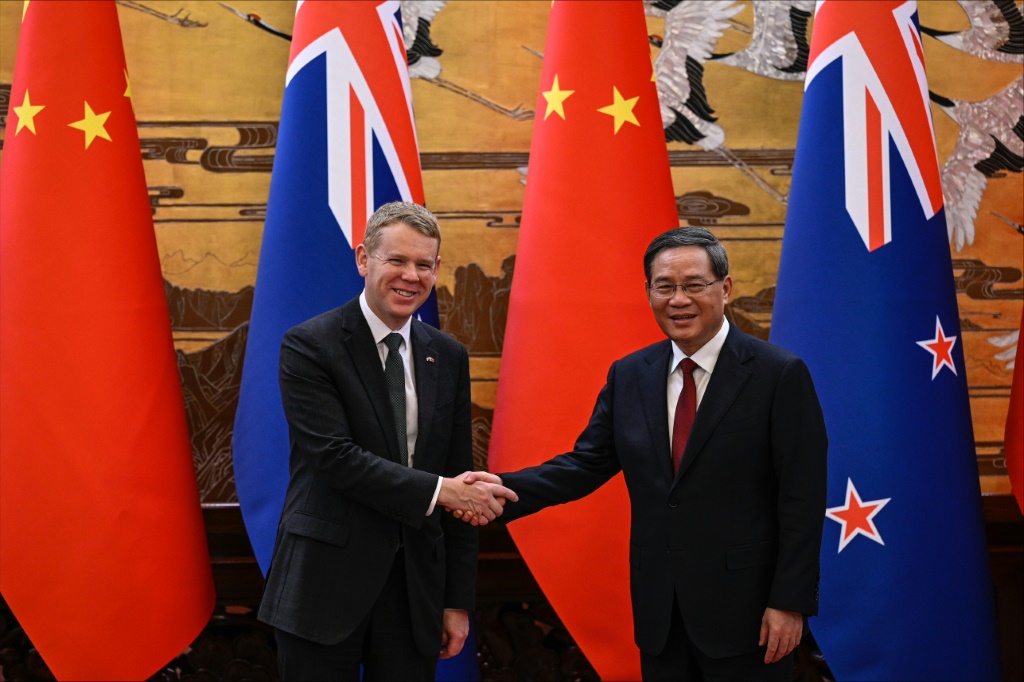 New Zealand Prime Minister Chris Hipkins (L) hailed his meeting with Chinese Premier Li Qiang  as a reaffirmation of important economic connections' between the two sides