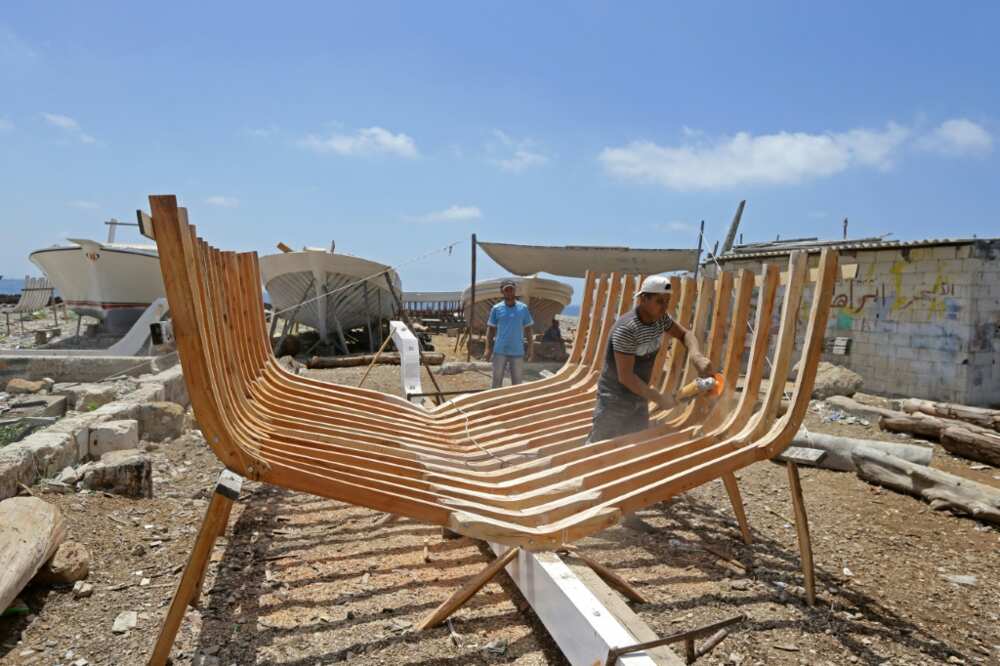 The boat builders use mainly eucalyptus and mulberry wood