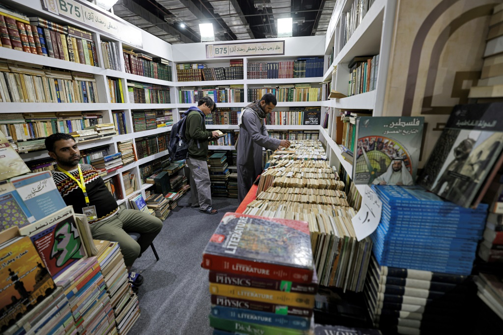 Egypt's publishers' association encouraged sellers to give readers the option of buying books in instalments