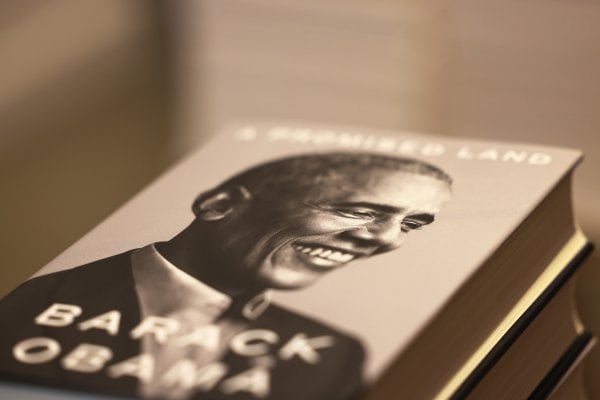 Barack Obama sells nearly 890,000 copies of memoir on first day of release