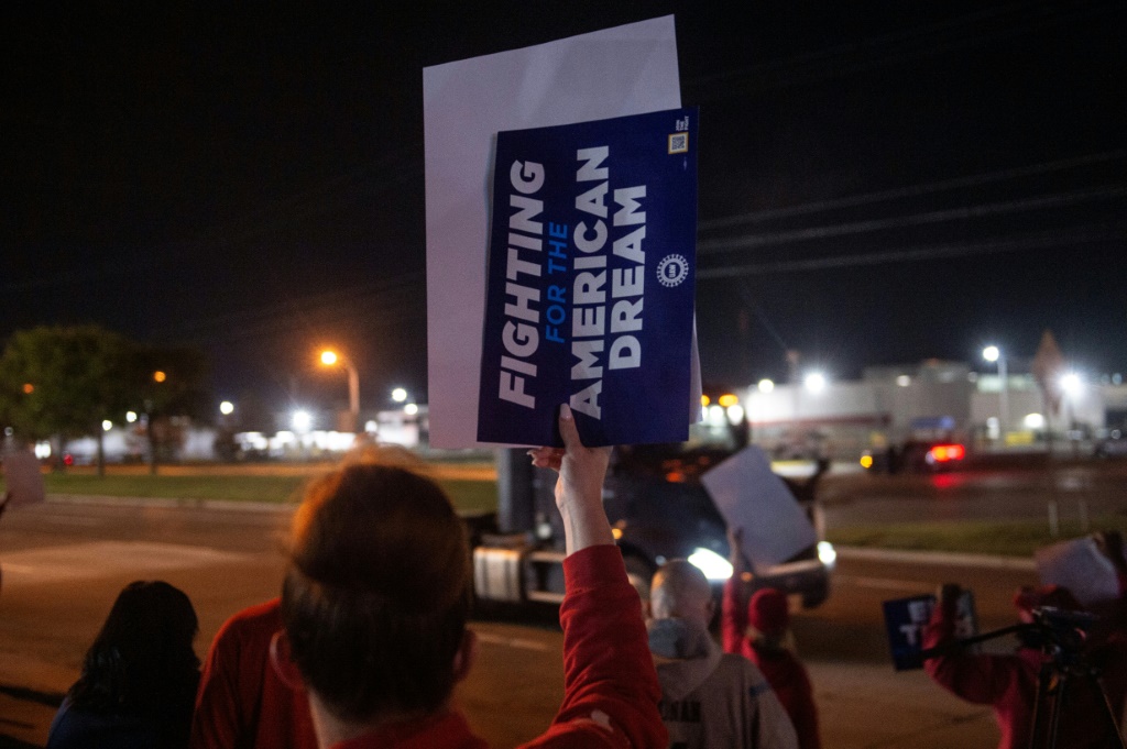 UAW members picket outside of the Local 900 headquarters across the street from the Ford assembly plant in Wayne, Michigan