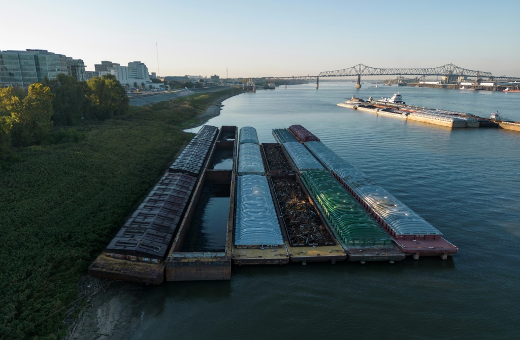 With the Mississippi River at historic lows, barge traffic has been upended -- and with it, the livelihoods of US farmers