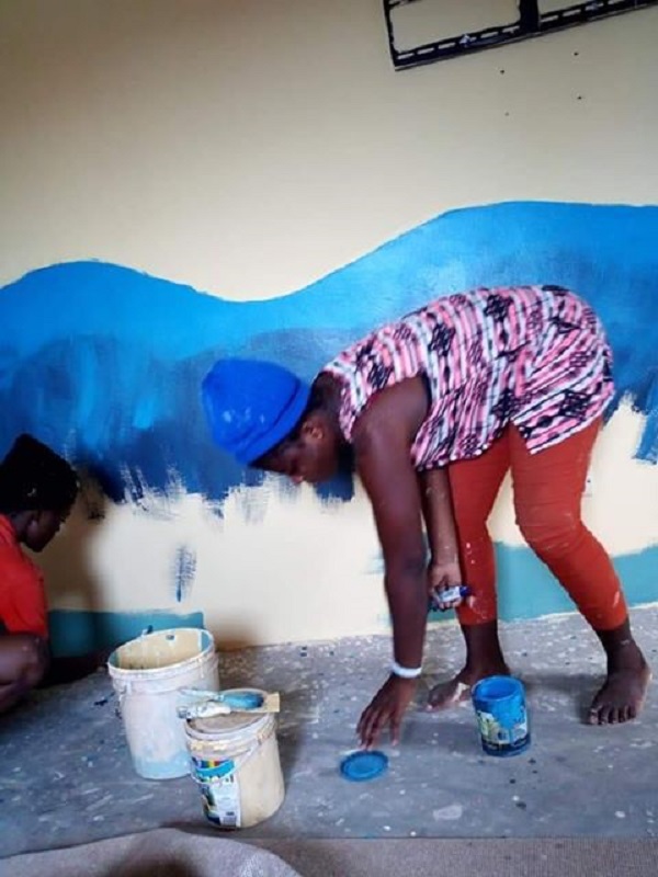 Ghanaian man trains only women in painting for free in new photos