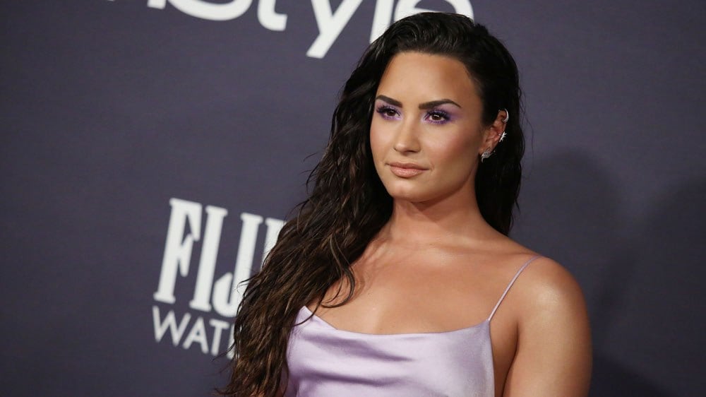 Demi Lovato stuns at People's Choice awards in glittery get-up