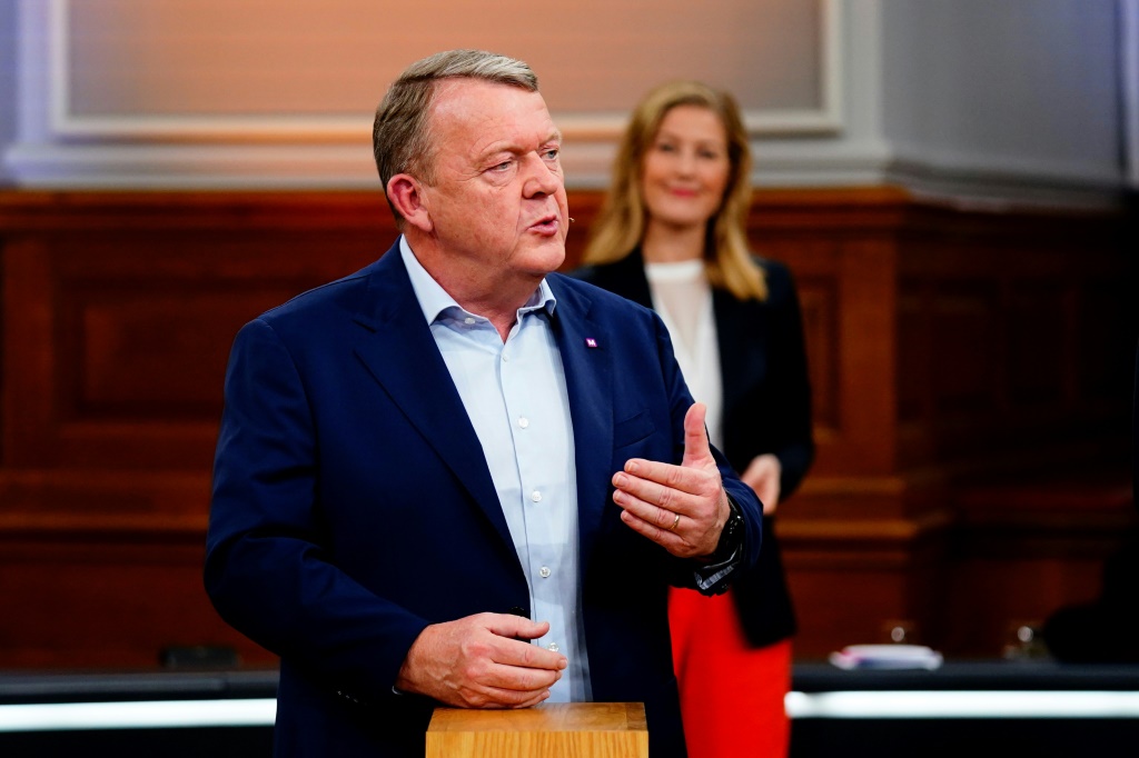 With neither bloc looking likely to gain their own majority, they will not be able to govern without the help of the Moderates, a centrist party founded this year by former Liberal Party leader Lars Lokke Rasmussen