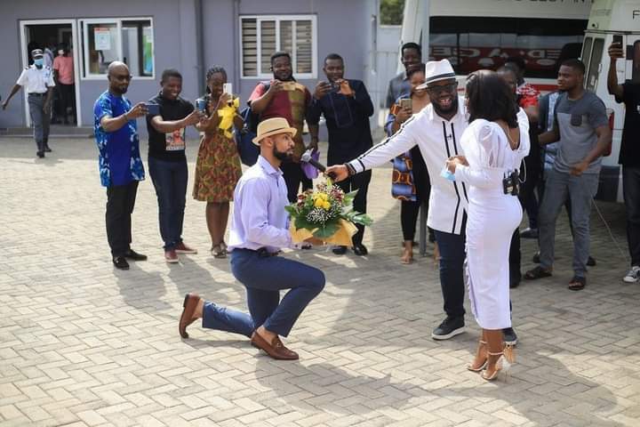 Handsome man proposes to Berla Mundi in video on her birthday today April 1