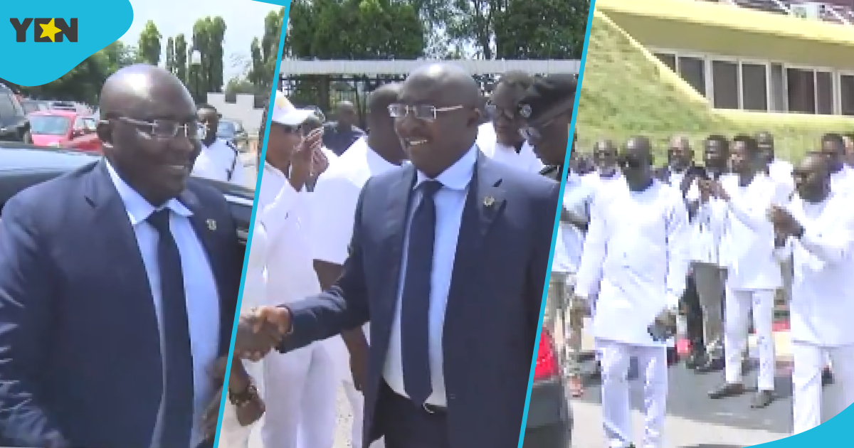 Bawumia Gets Huge Welcome From Presidential Staffers At Jubilee House After NPP Flagbearer Victory