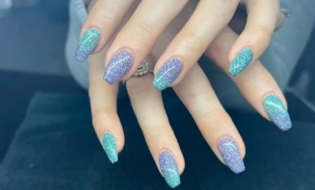 Mermaid sparkles nails