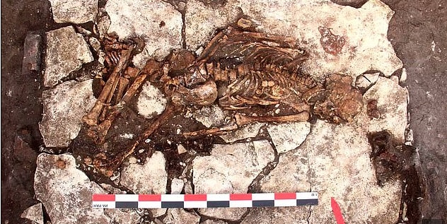 The skull was unearthed from a deep grave and the researchers deduced to be around 5000 years old. Photo: Daily Mail.