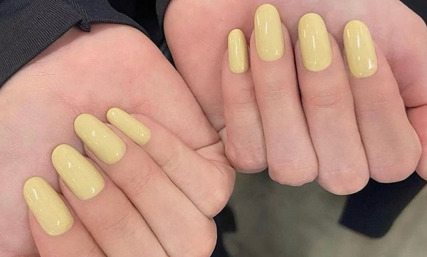 Butter yellow nails