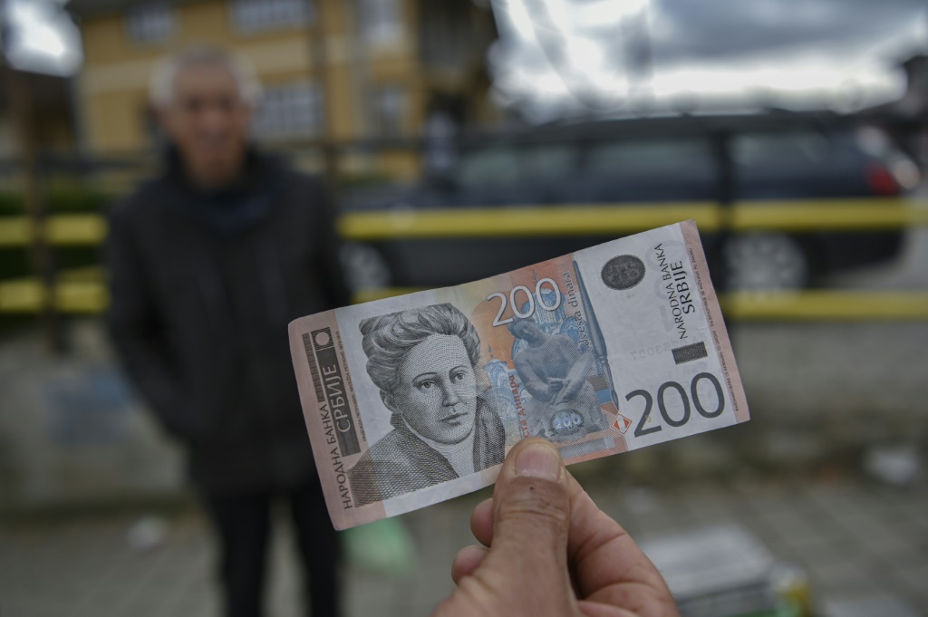 A street vendor with a Serbian dinar banknote in Gracanica, Kosovo