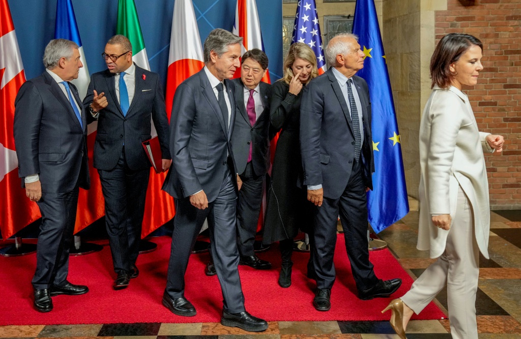 G7 foreign ministers meeting in Germany pledged to help see Ukraine through the winter