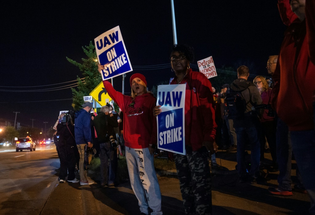 UAW members picket outside of the Local 900 headquarters across the street from a Ford assembly plant in Wayne, Michigan on September 15, 2023
