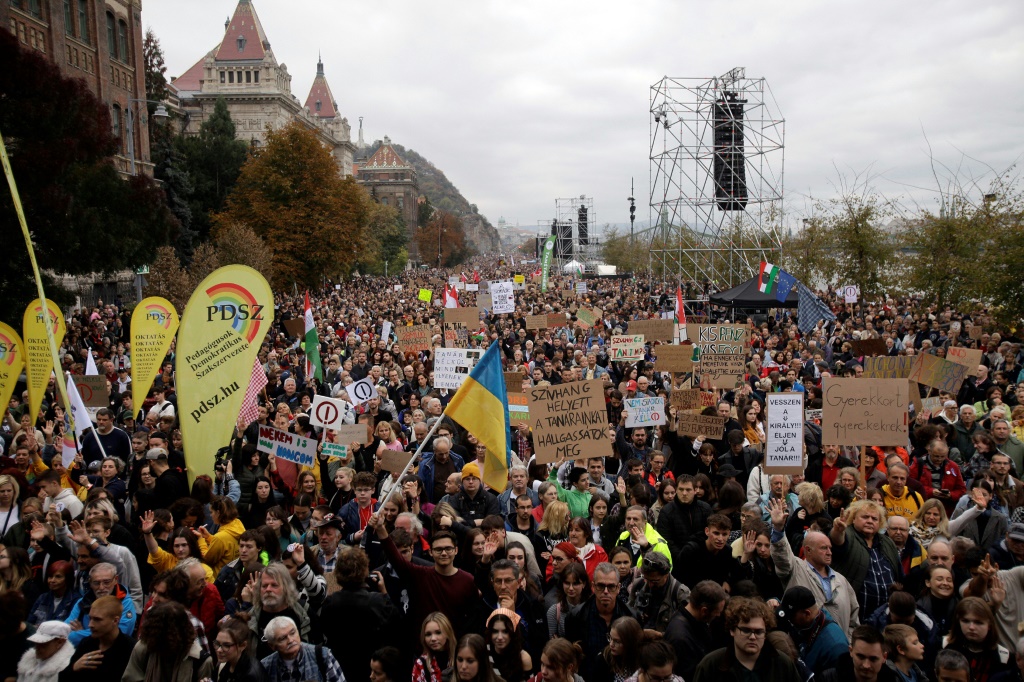 Thousands marched in Budapest against the government's education policies
