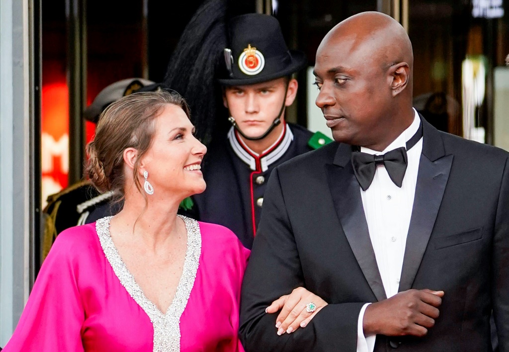 Norway's Princess Martha Louise is to focus on her alternative medicine business affairs with her fiance Durek Verrett, a self-proclaimed shaman