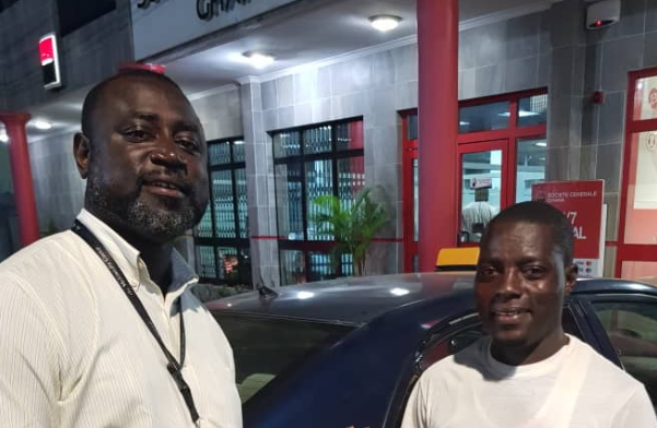 Taxi driver returns new iPhone 7 Plus a lady left in his car