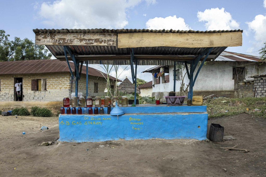 Keeping it simple in Vanyejglay town, Nimba County, Liberia