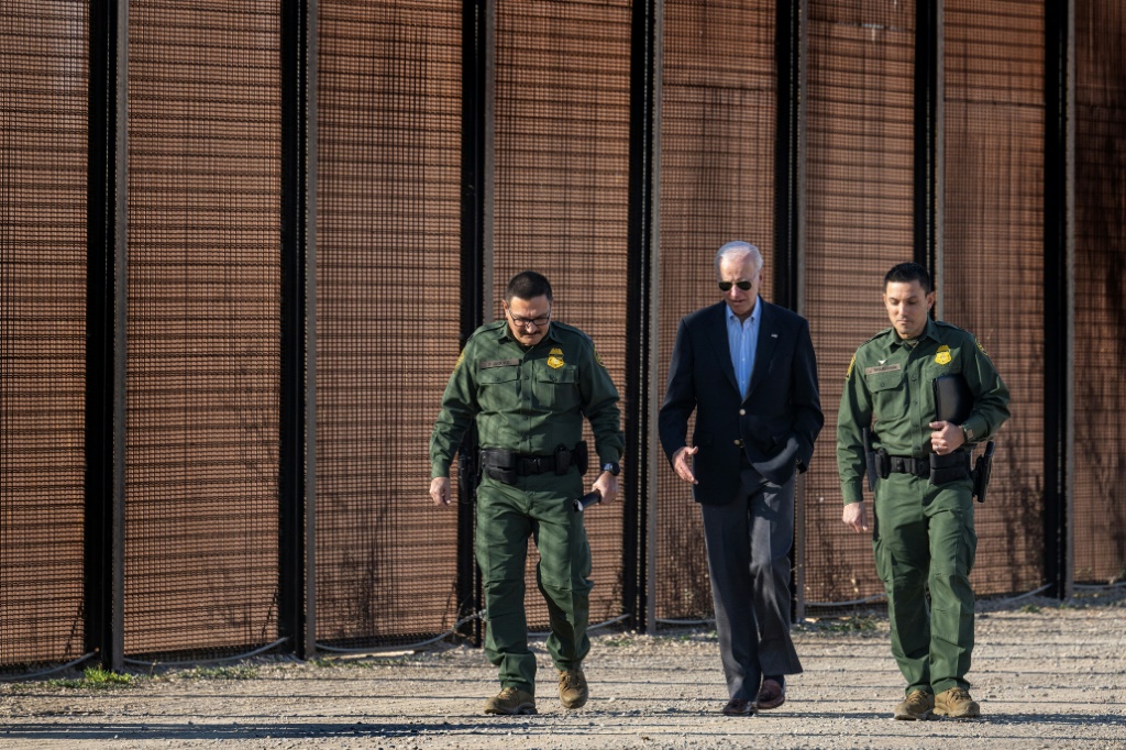 On his way to Mexico Biden made his first trip to the southern US border since taking office