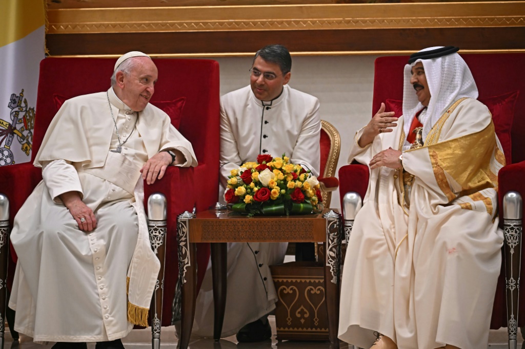 Francis met Bahrain's King Hamad bin Isa al-Khalifa