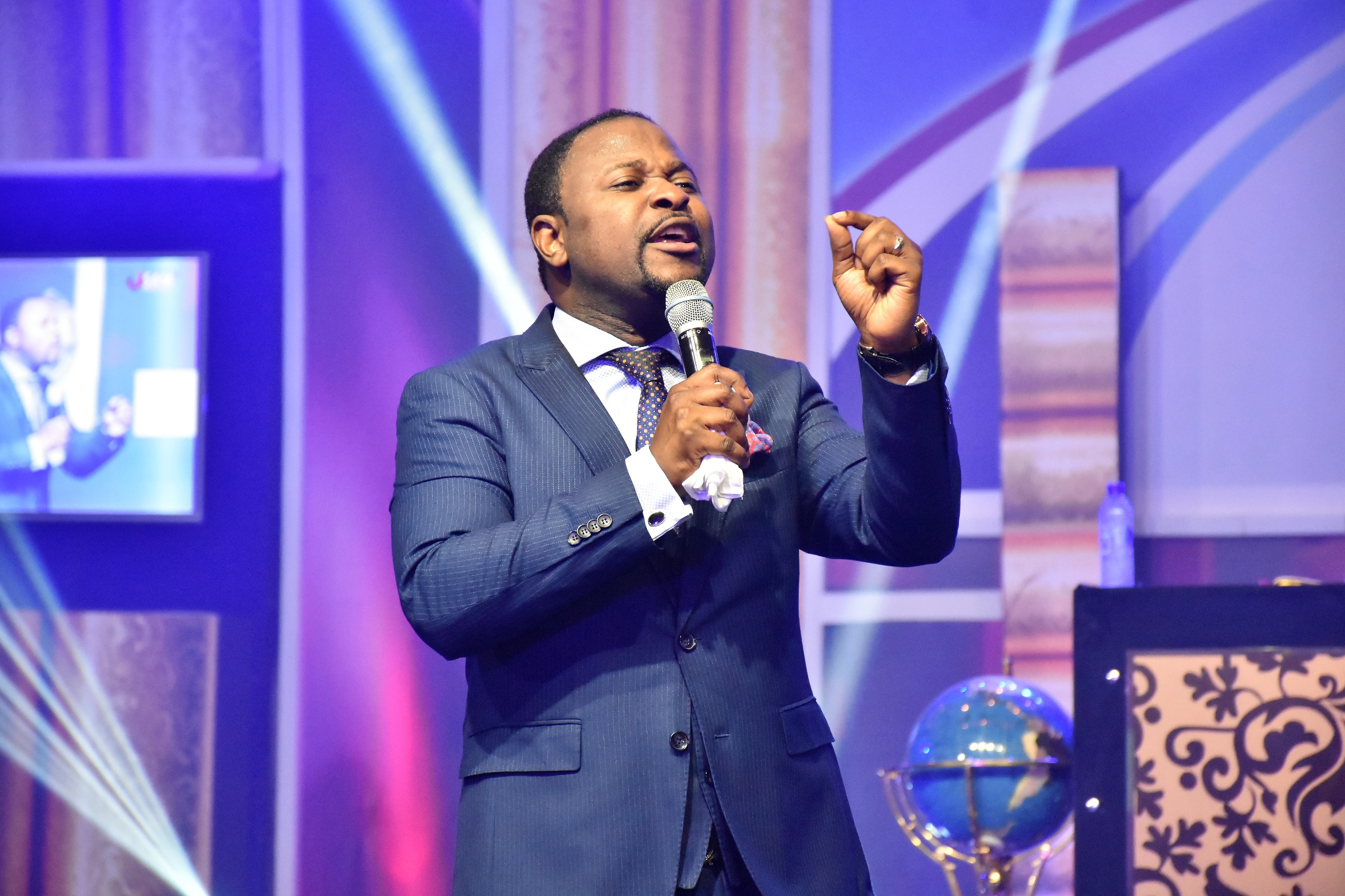 Prophet Sampson Amoateng dashes 2 cars to church members; video drops