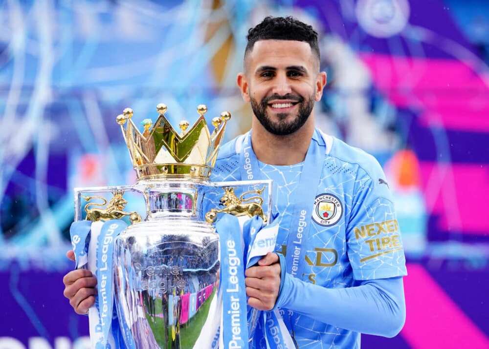 Mahrez: Manchester City star proposes to girlfriend with £400k ring