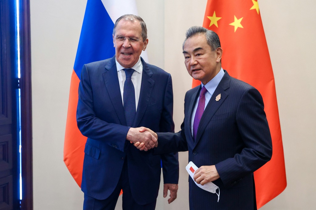 Russian Foreign Minister Sergei Lavrov met with his Chinese counterpart Wang Yi before the G20 talks