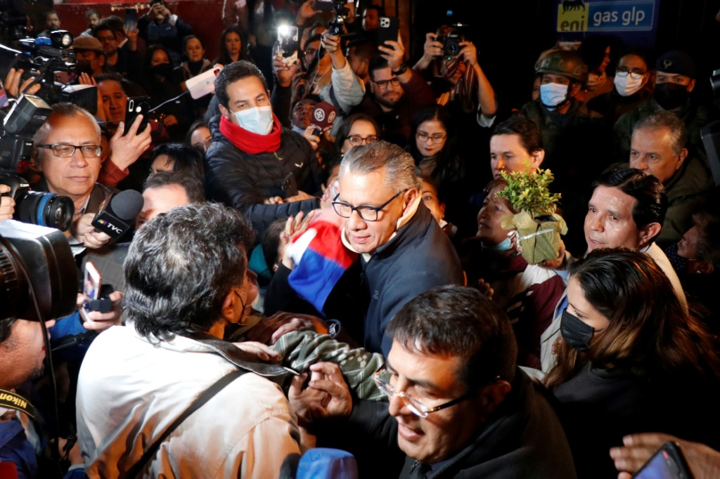Ecuador's former vice president Jorge Glas, who was serving prison time for receiving bribes from Brazilian construction firm Odebrecht, is surrounded by reporters after his release from prison in Quito on November 28, 2022