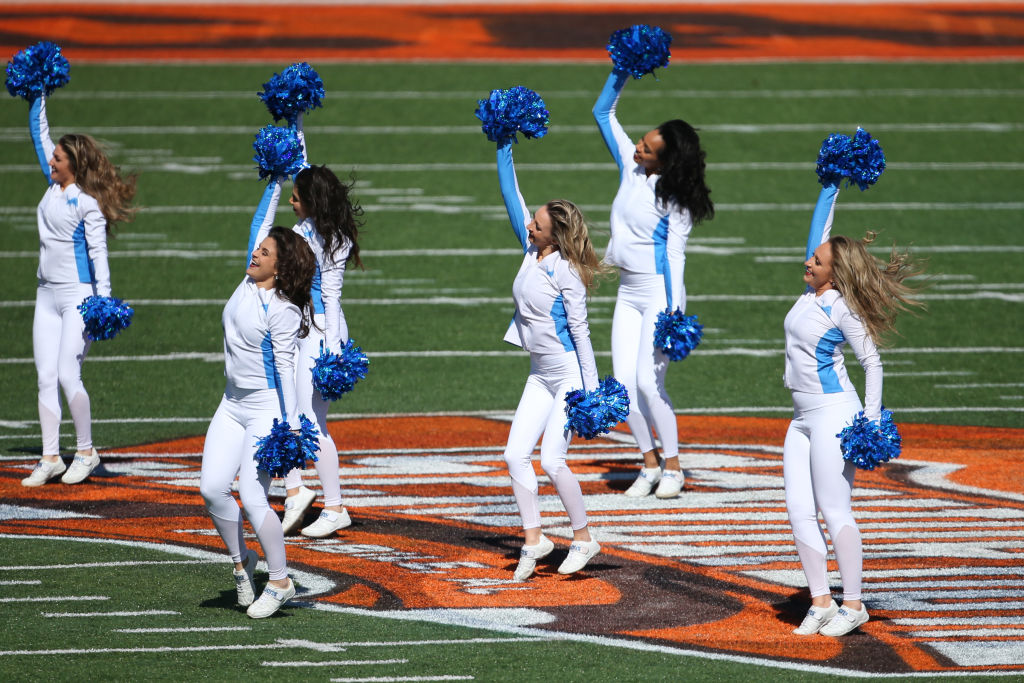 How much do NFL cheerleaders make each football season and who is the richest?