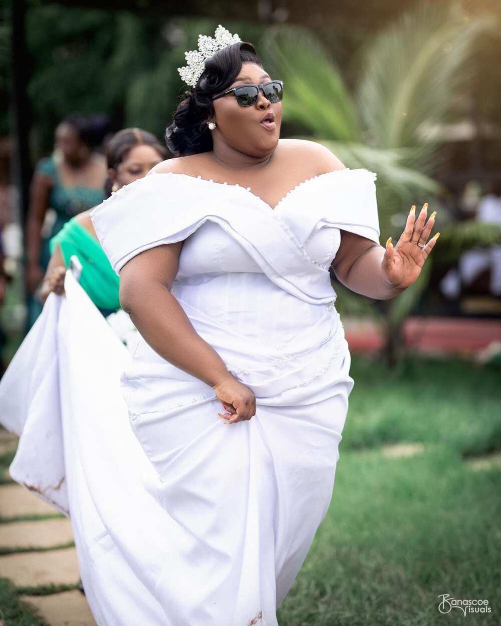 Stunning Photos: Meet The Plus-Size Bride Who Has Taken Over Instagram With Her Wedding Photos