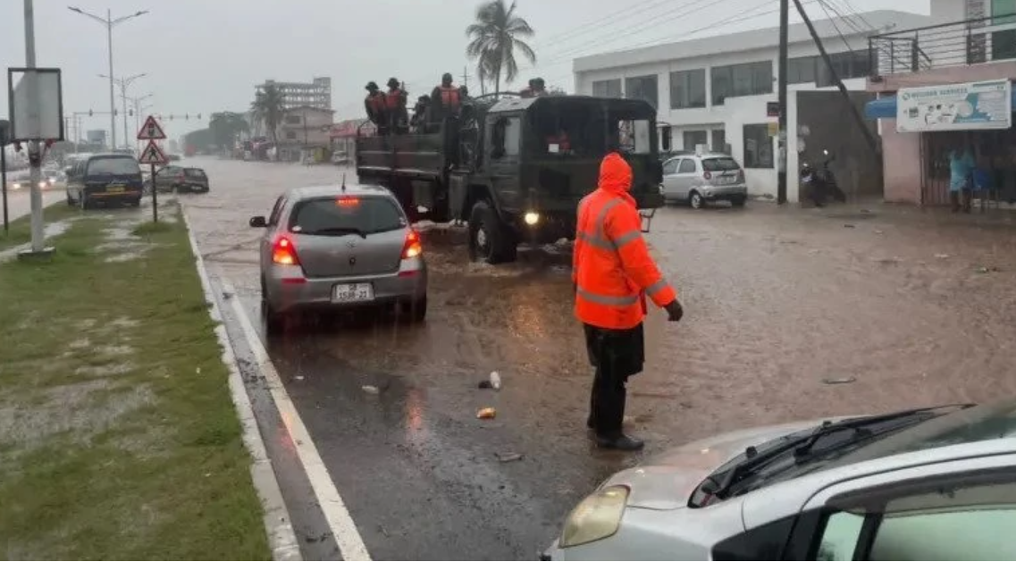 Ghanaian soldiers rescue lives after Accra rains on Wednesday