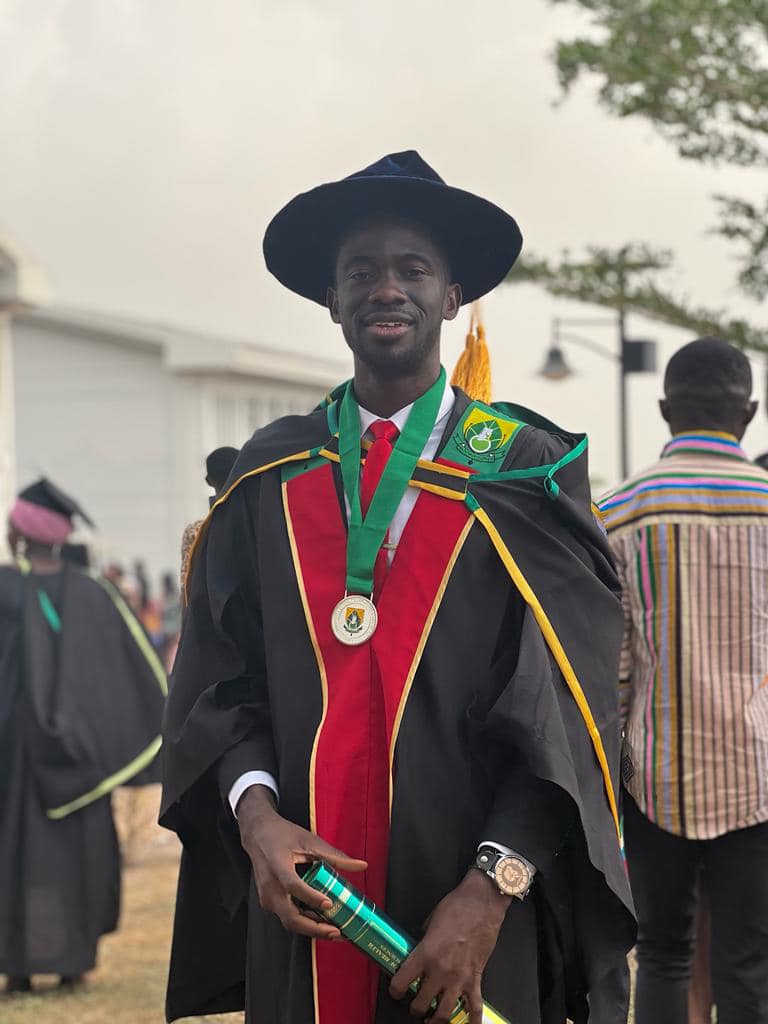 This Ghanaian man is the Overall Best Student of his medical graduating class at UHAS.