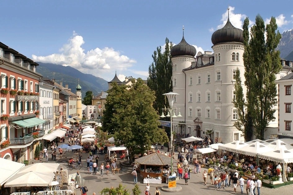 List of biggest cities in Austria
States in Austria
List of popular cities in Austria
List of names of cities in Austria