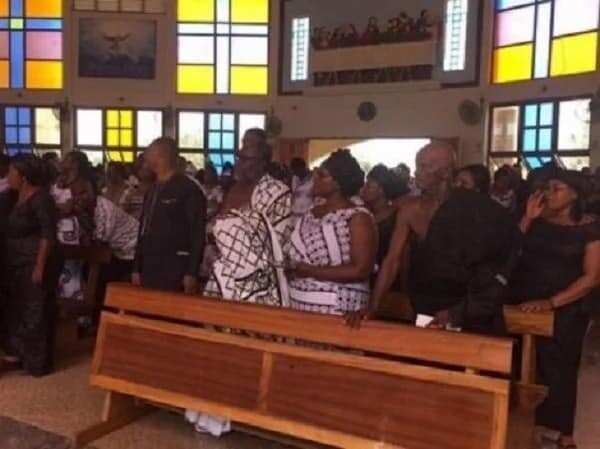 11 sad photos from Franky Kuri's burial that will break your heart today