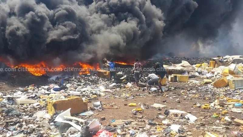 Fire razes parts of Onion Market in Accra