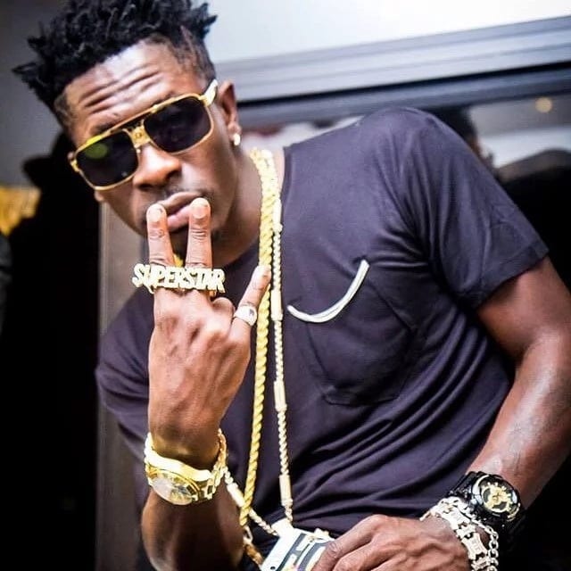 Shatta Wale wearing a T-shirt and chains